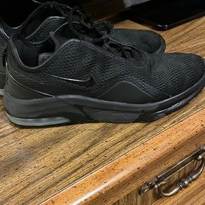 Nike Air size 9 mens( fits women size 11) all black, barely worn